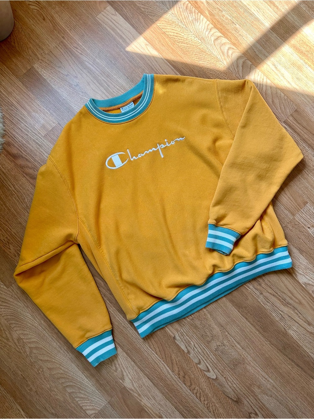 Champion Men’s Yellow Crewneck Size XL